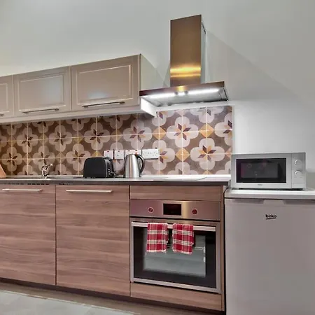 Old 5 By Vallettastay * 瓦莱塔